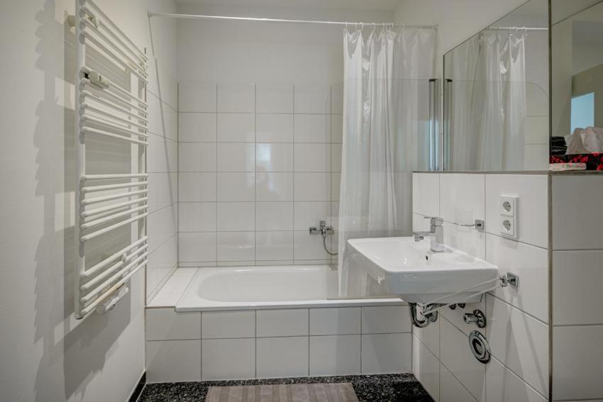 Cozy Modern Apartment With Garden In The Center Next To Oktoberfest München Buitenkant foto